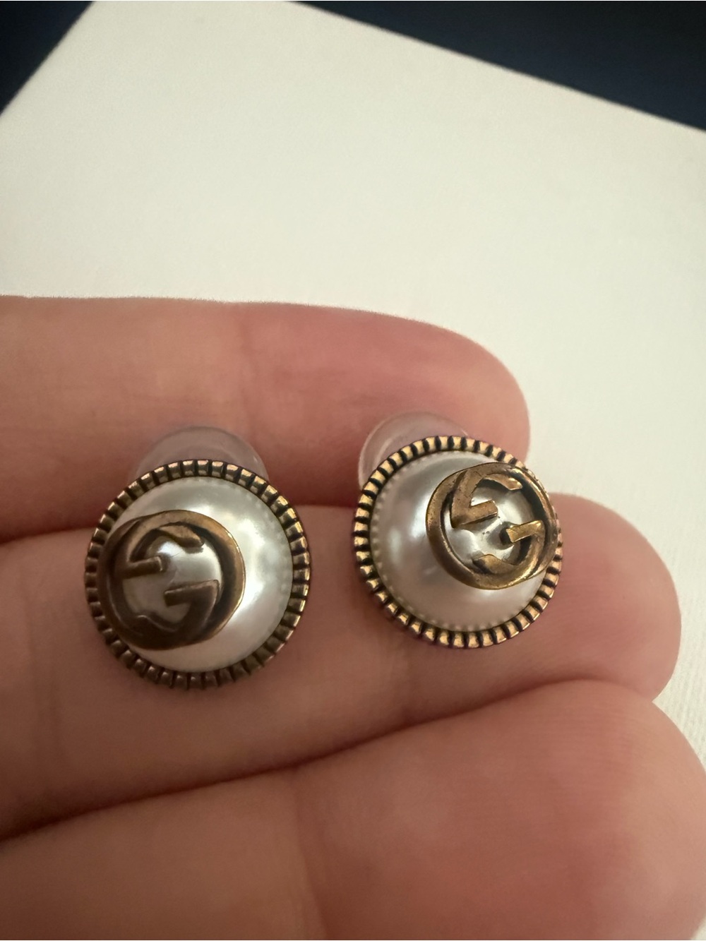 New Gucci round earrings white pearl design comes with gift bag